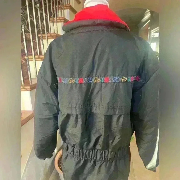 Edelweiss Vintage winter coat. Mid-weight. Large. Black and Red. Floral trim. - Picture 7 of 15